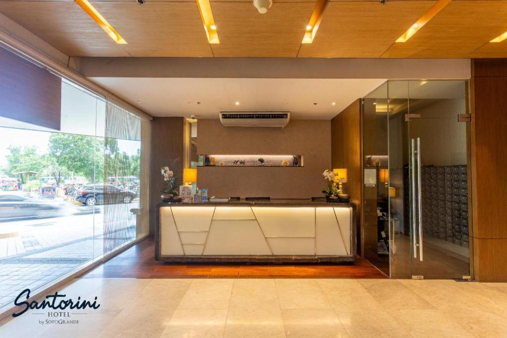 Santorini Hotel Marikina Екстериор снимка